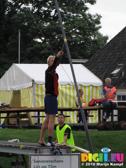 SX15474 Preparing for fierljeppen (far-leaping) competition in Ijlst